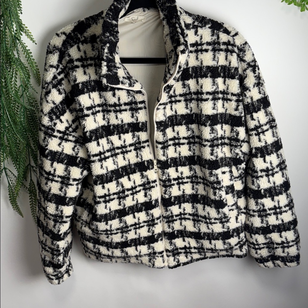 Easel Black and White Teddy Jacket